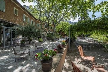 florets gigondas cote du rhone walks